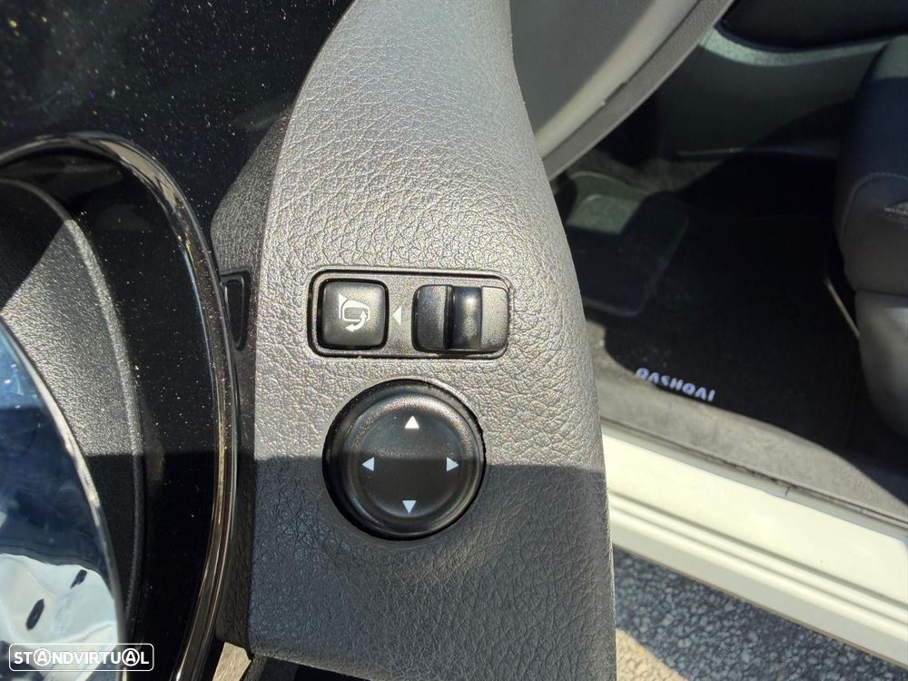 Nissan Qashqai 1.3 DIG-T N-Connecta J18 Led - 19