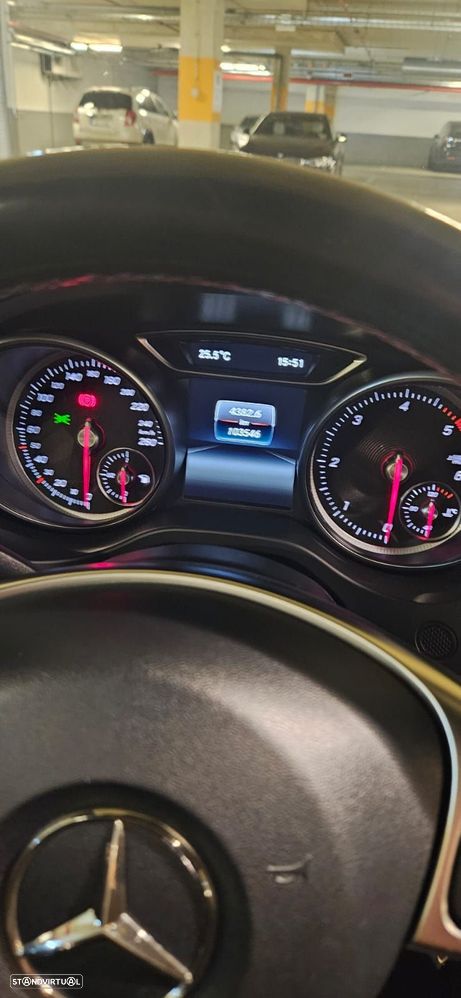 Mercedes-Benz CLA 200 d Shooting Brake AMG Line - 12