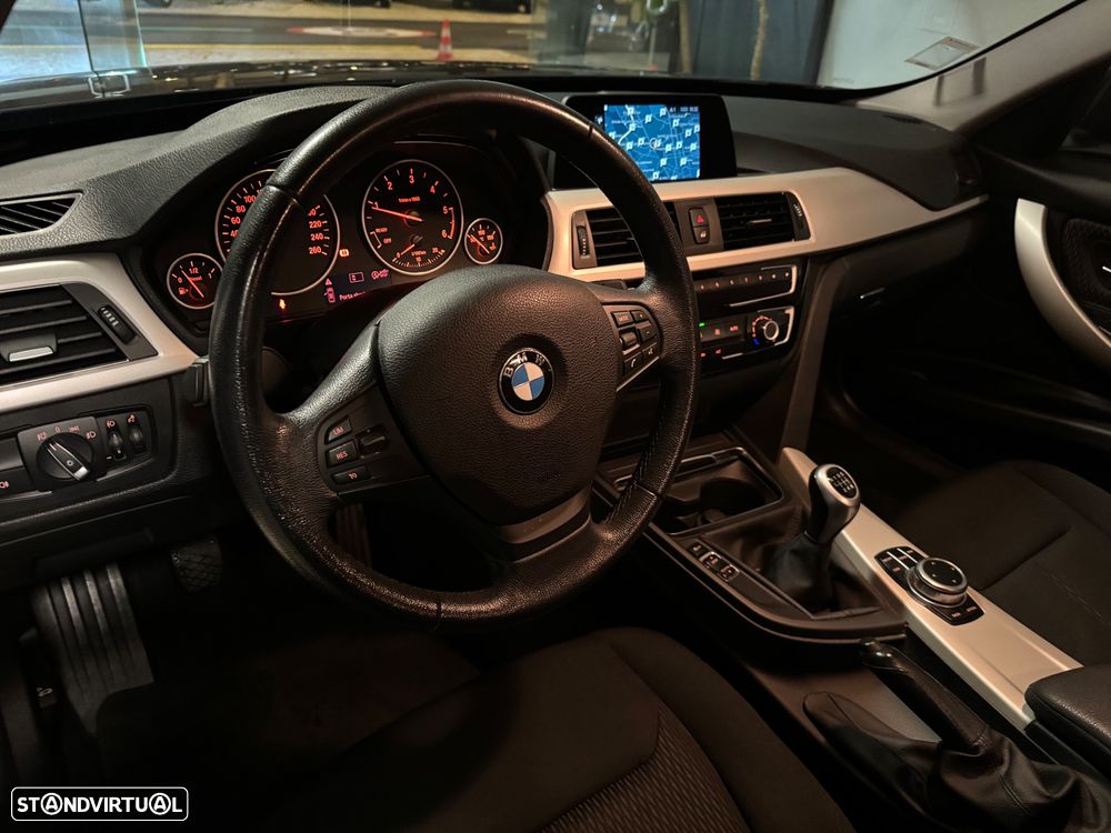 BMW 318 d Essence - 10