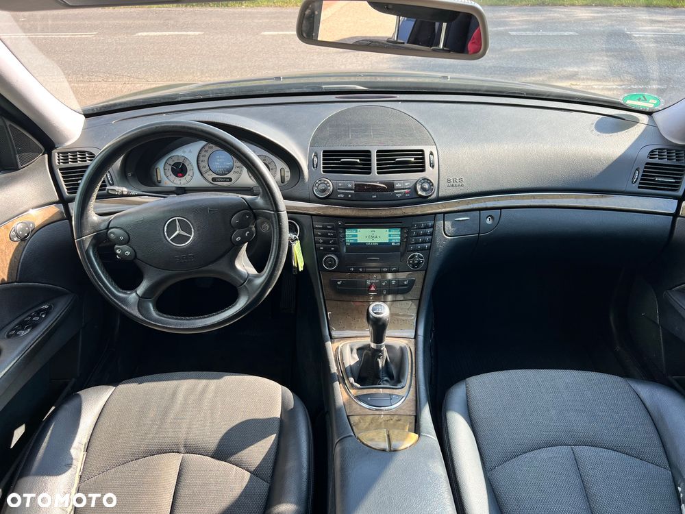 Mercedes-Benz Klasa E 200 CGI BlueEffICIENCY Avantgarde - 14