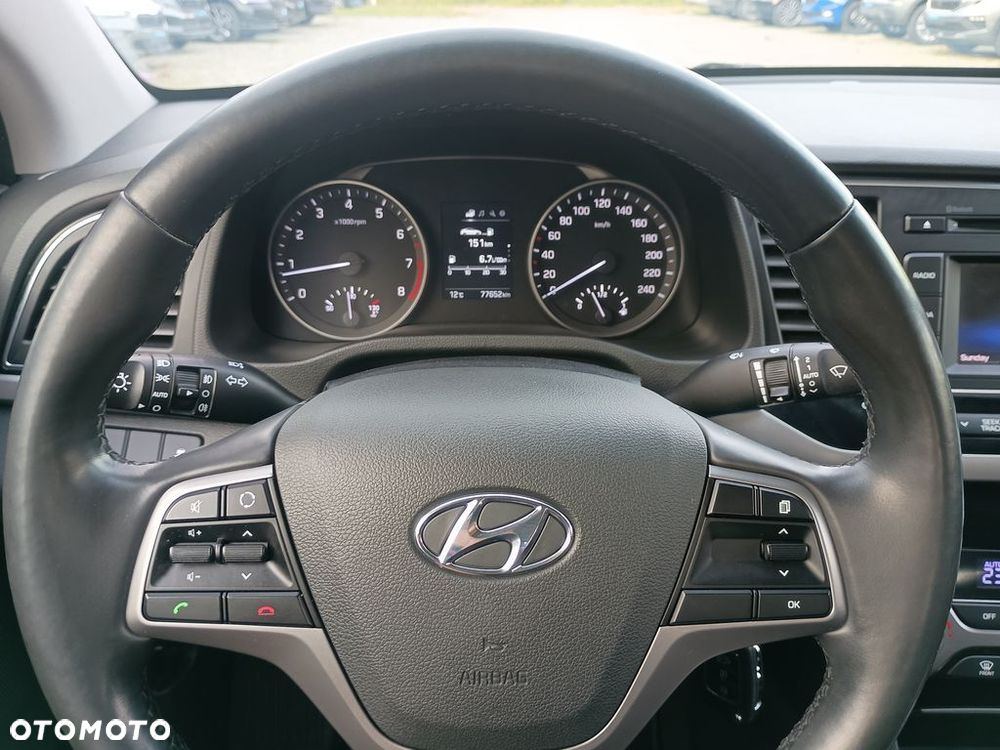 Hyundai Elantra - 23