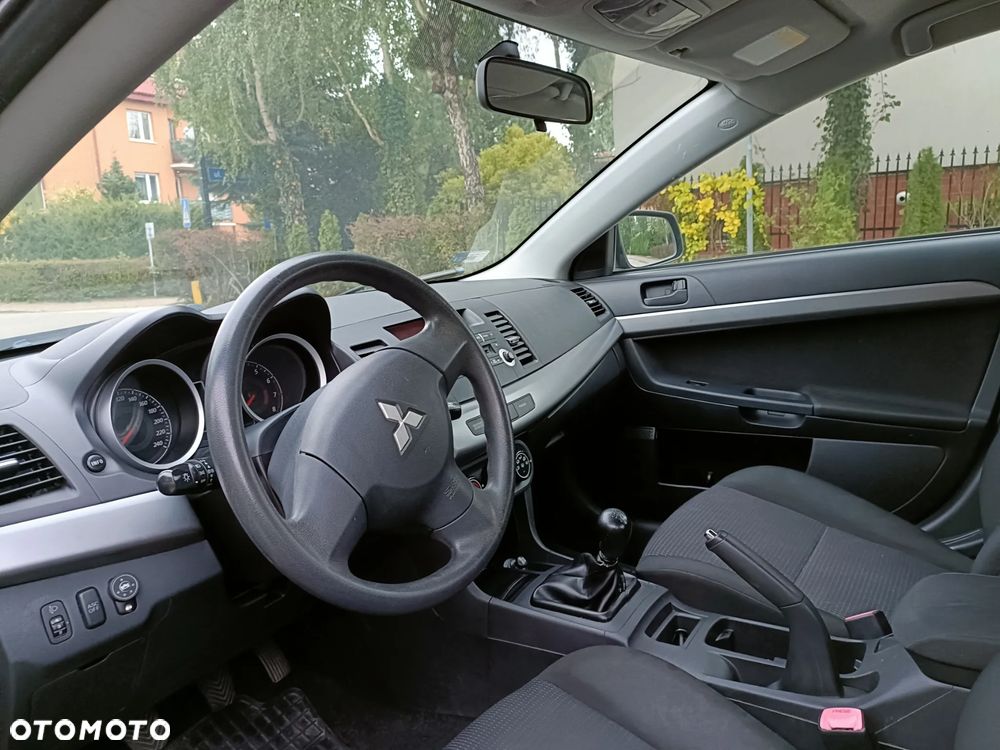 Mitsubishi Lancer - 10