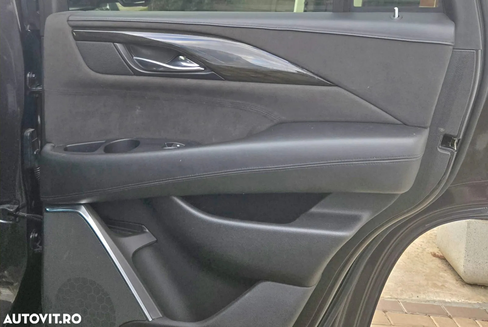 Cadillac Escalade 6.2 V8 AWD AT Platinum - 35