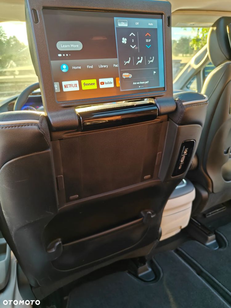 Chrysler Pacifica - 16