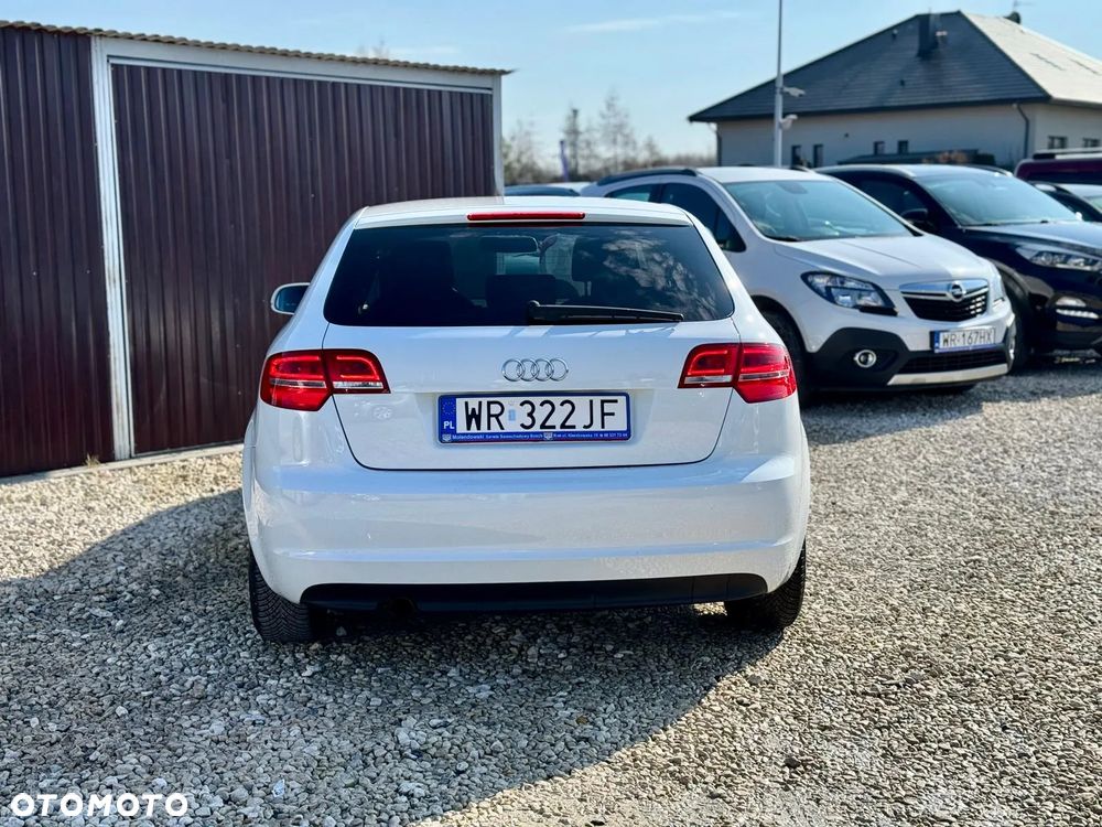 Audi A3 Sportback 1.6 TDI DPF Attraction - 3