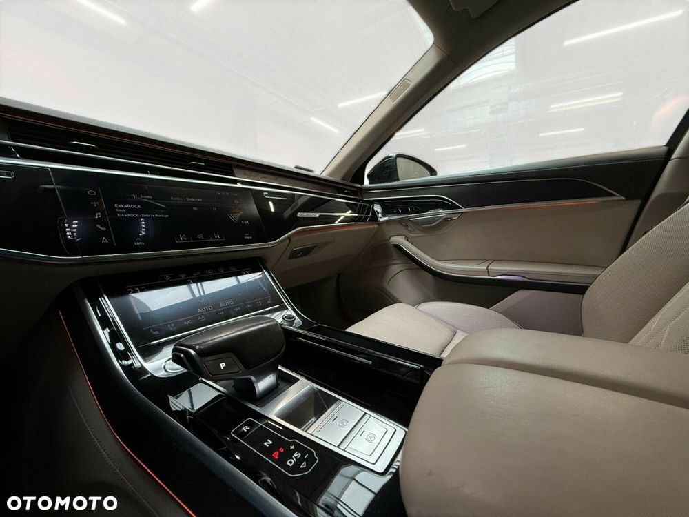 Audi A8 - 40