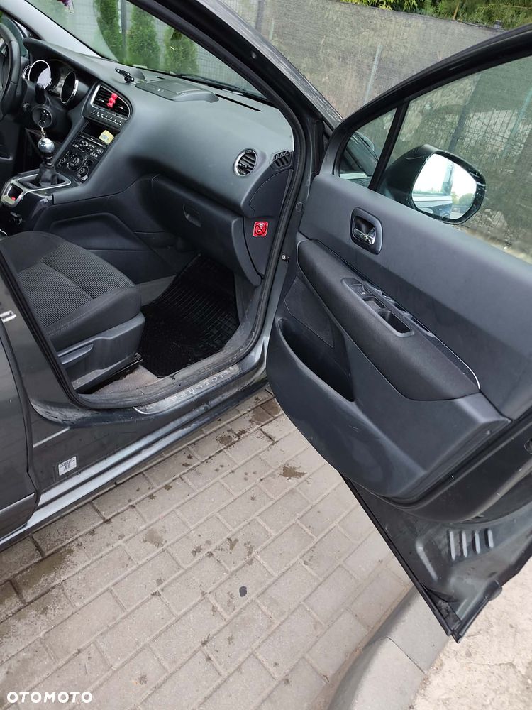 Peugeot 5008 - 8