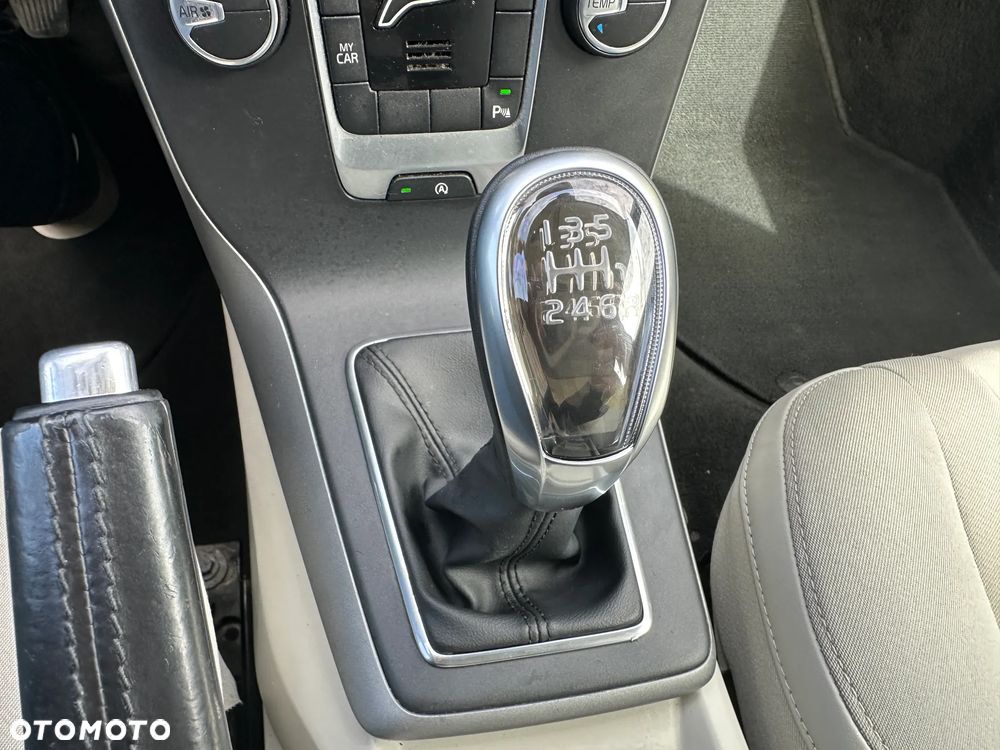 Volvo V40 D3 Momentum - 27