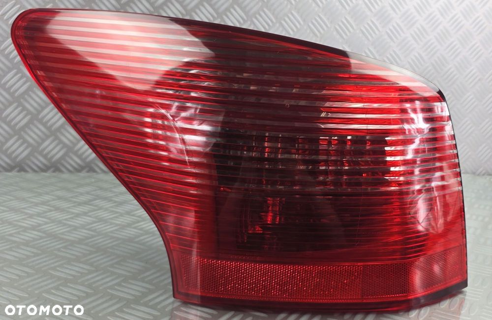 lampa lewy lewa tył tylna w błotnik PEUGEOT 407 KOMBI SW 2004-2008 EUROPA