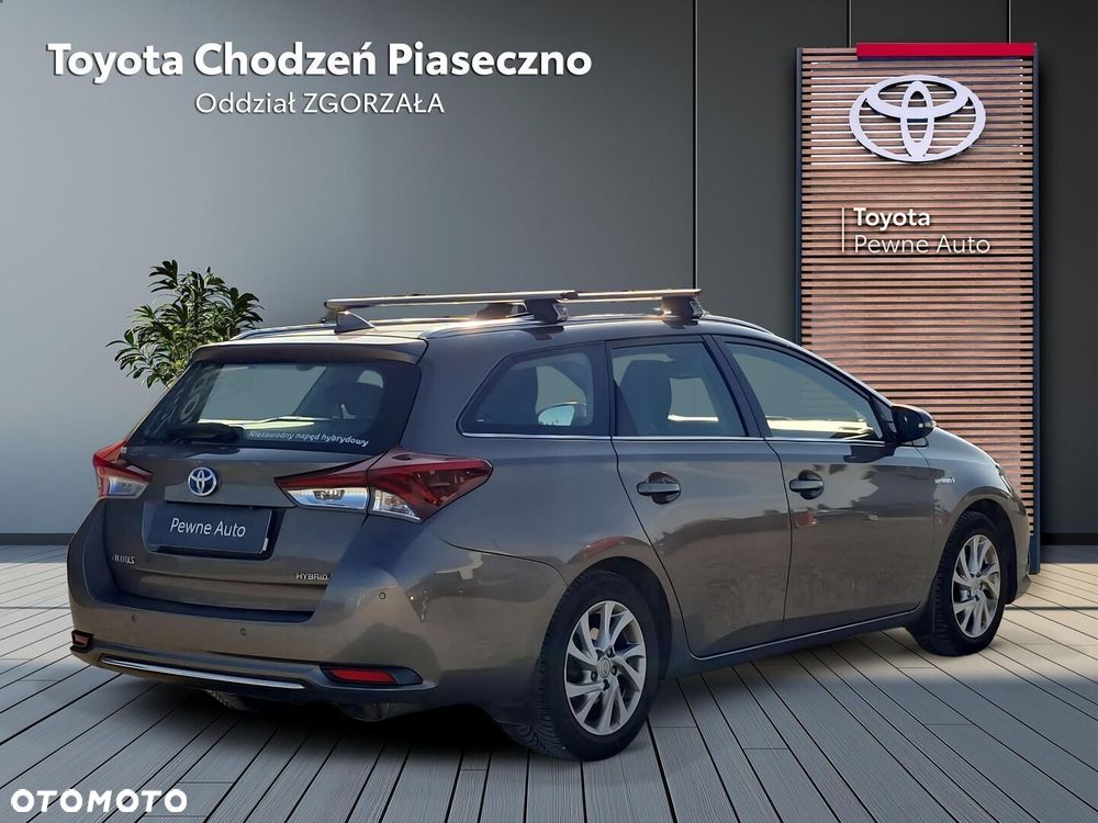 Toyota Auris Hybrid 135 Premium - 6