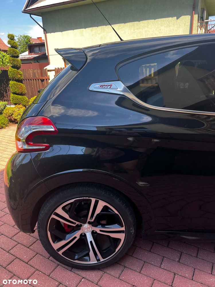 Peugeot 208 - 12