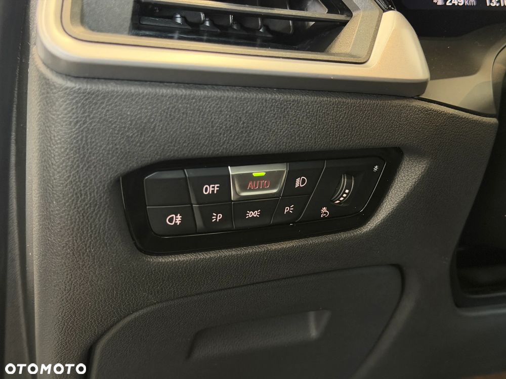 BMW Seria 3 318i Sport - 14
