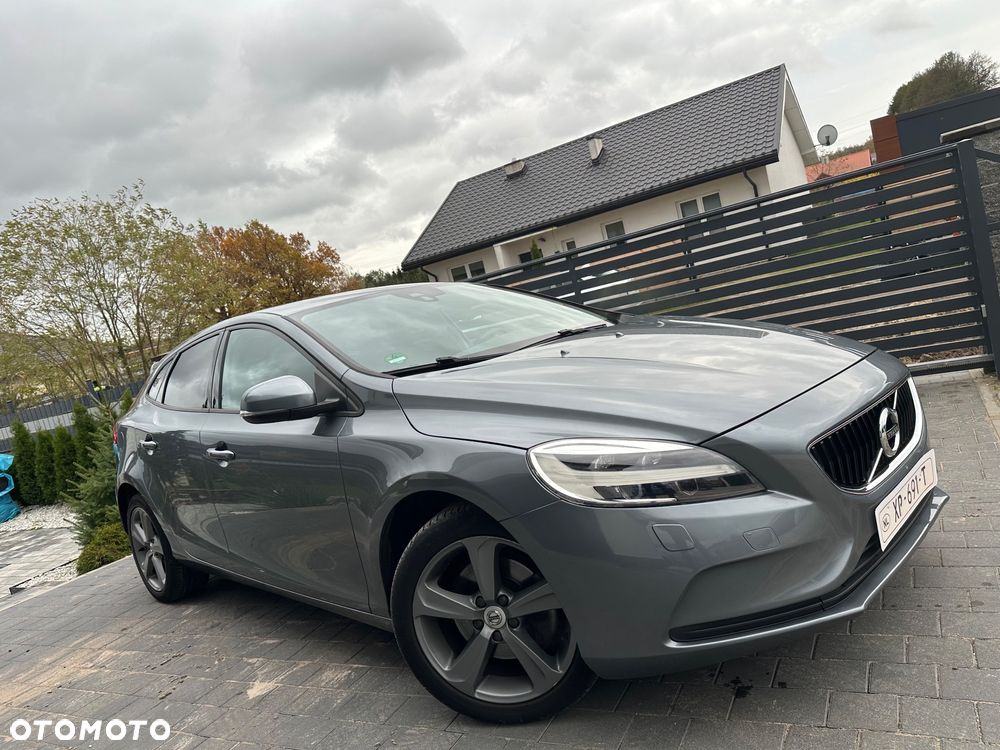 Volvo V40 T3 Drive-E Momentum - 1