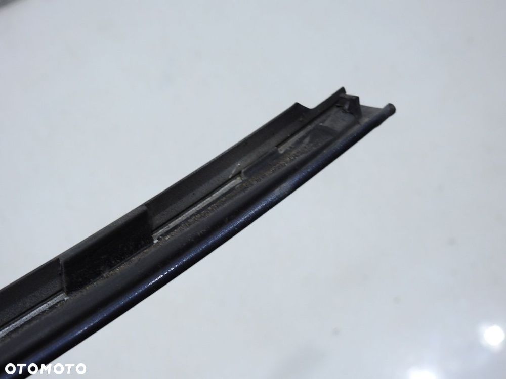 LISTWA SZYBY CZOŁOWEJ LEWA Z168 OPEL VECTRA C LIFT - 8