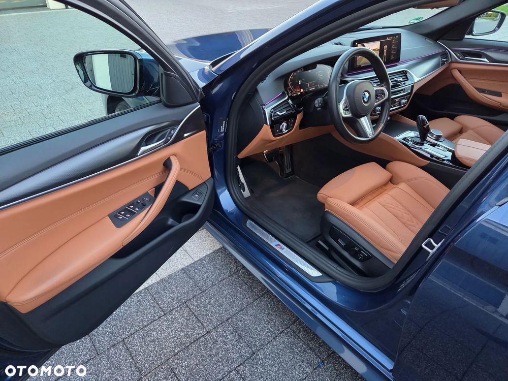 BMW Seria 5 520d xDrive Touring M Sport Edition - 13