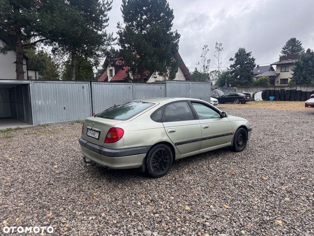 Toyota Avensis 2.0 Sol - 6