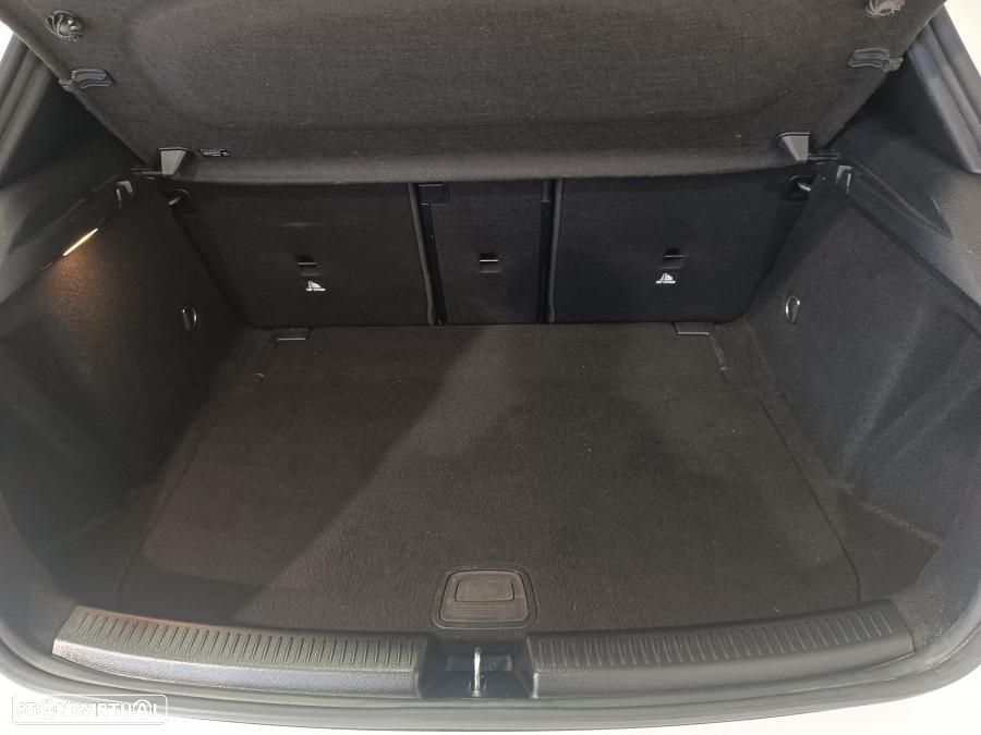 Mercedes-Benz A 220 4Matic 7G-DCT AMG Line - 11