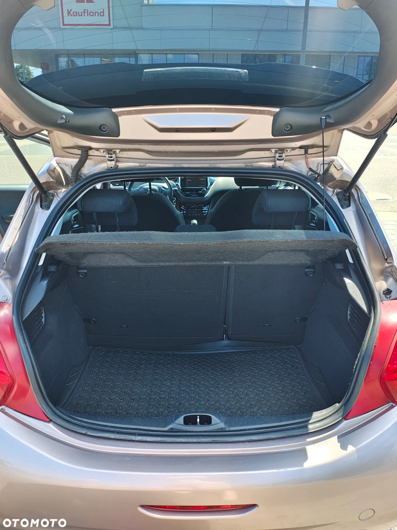 Peugeot 208 - 9