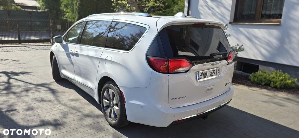 Chrysler Pacifica - 4