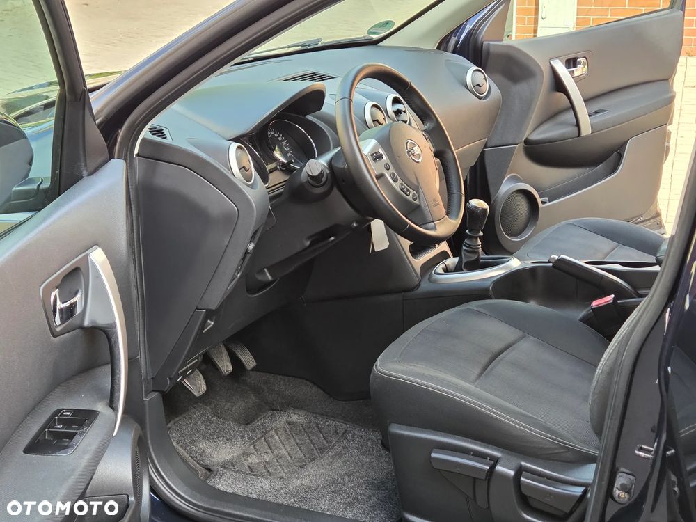 Nissan Qashqai 2.0 dCi DPF lounge - 29