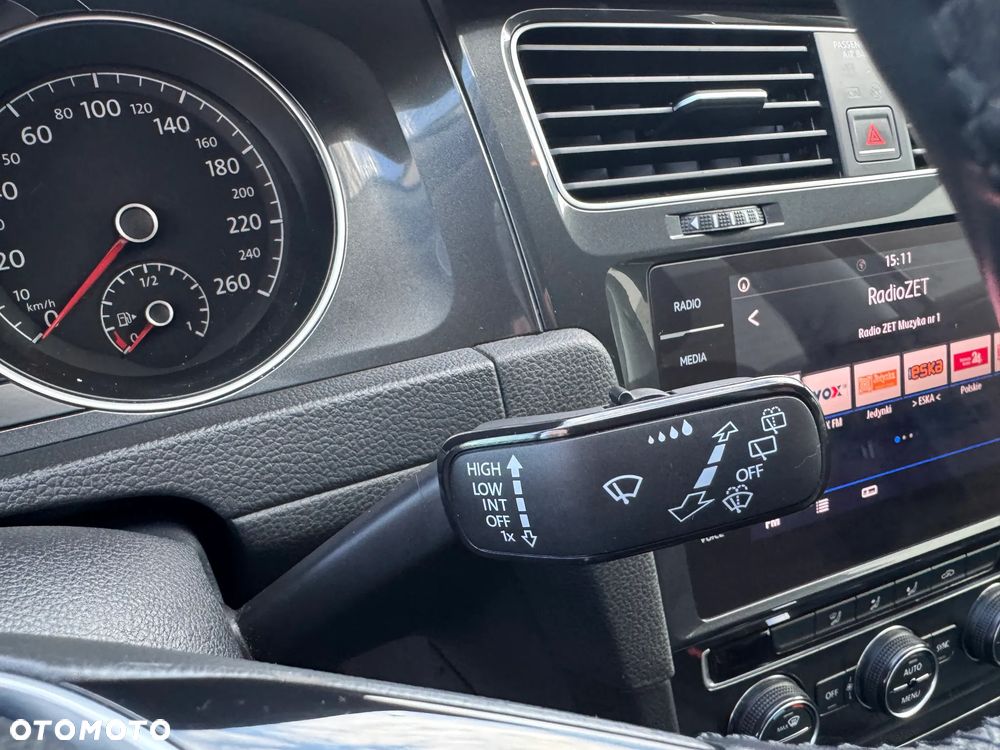 Volkswagen Golf - 22