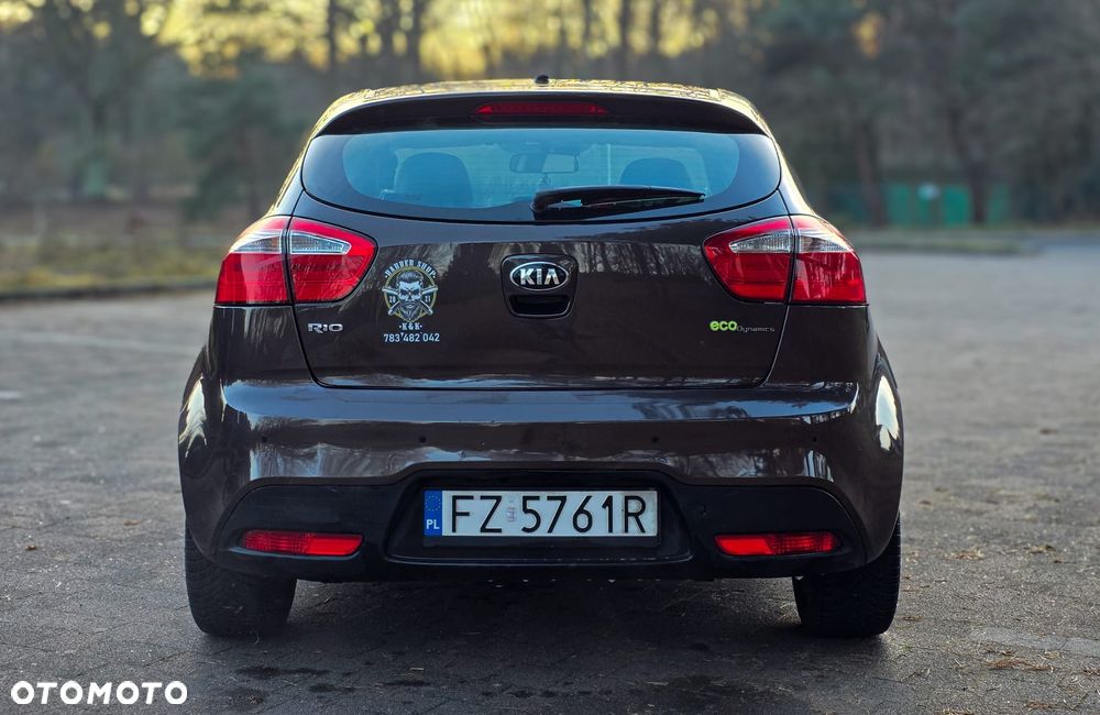 Kia Rio 1.4 L - 10