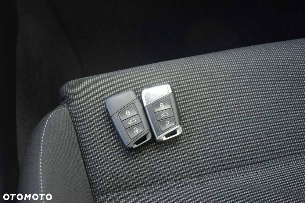 Volkswagen Passat - 34