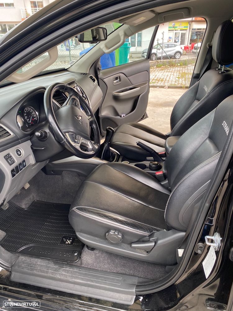 Mitsubishi L200 2.4 DI-D CD Instyle Sportb.Strakar 4WD - 5