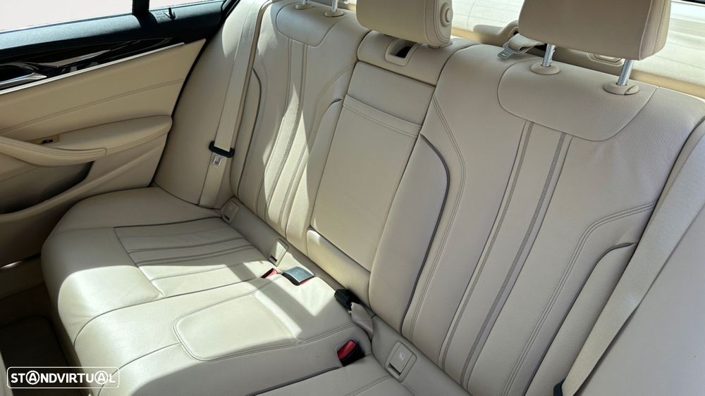 BMW 530 e iPerformance Line Luxury - 14