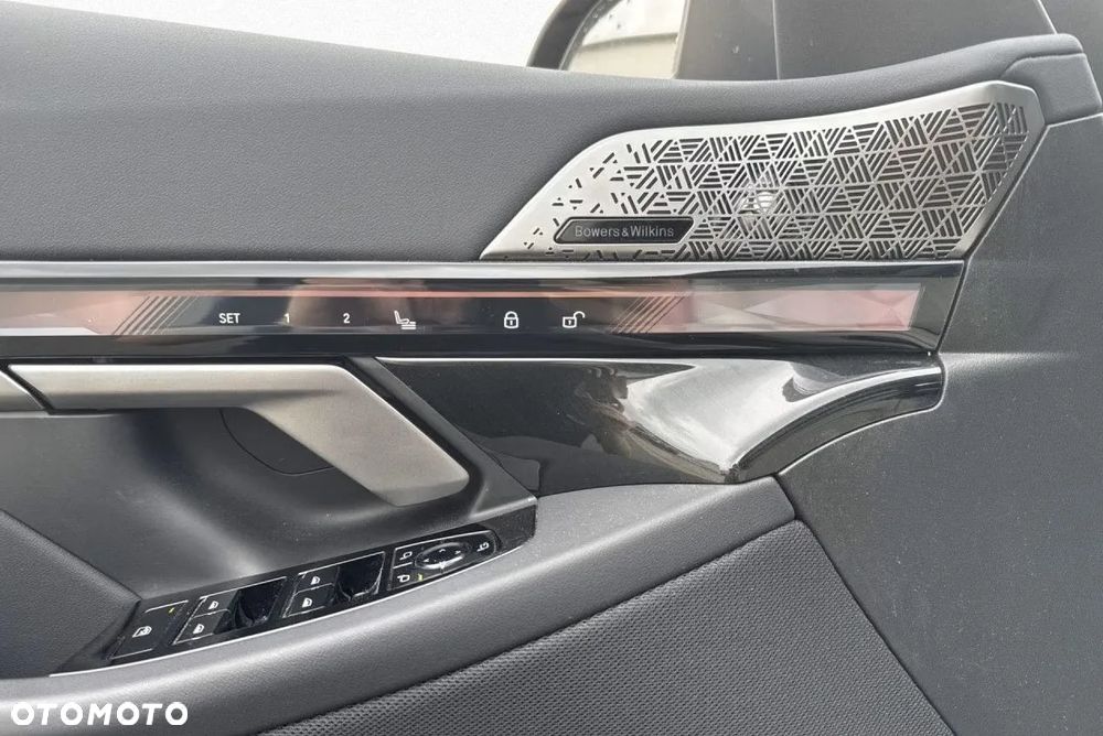 BMW Seria 5 550e xDrive - 9