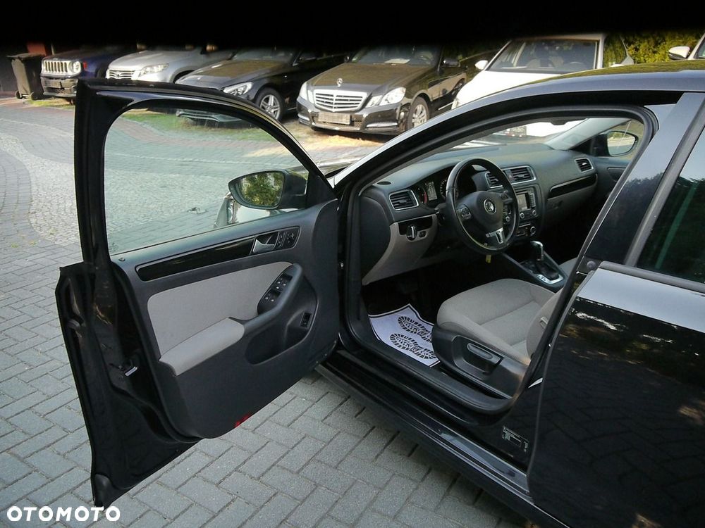 Volkswagen Jetta 1.6 TDI DSG Comfortline - 36