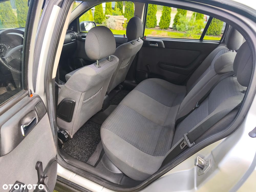 Opel Astra 1.6 NJoy - 22