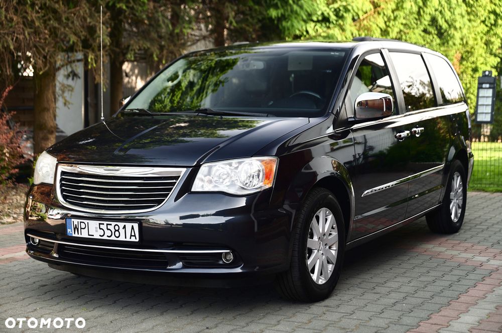Chrysler Town & Country 3.6 Limited - 8