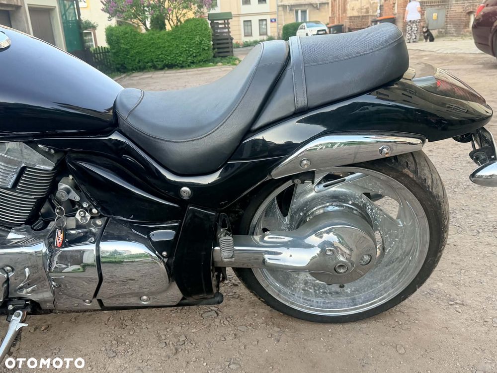 Suzuki Intruder - 2
