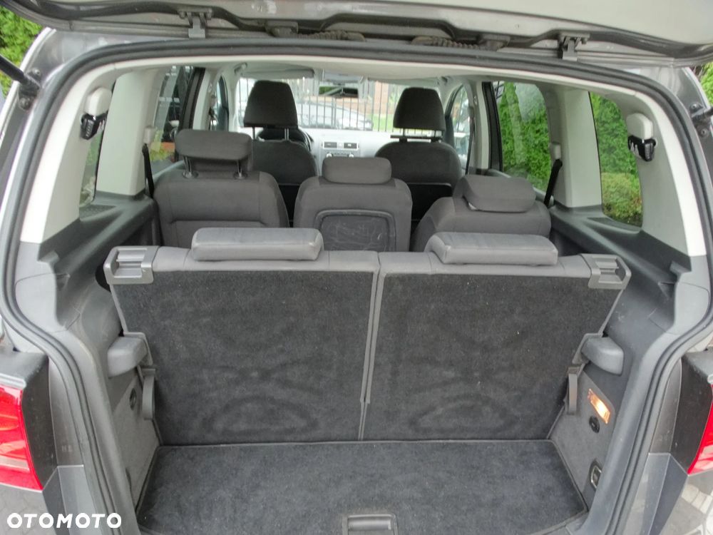 Volkswagen Touran - 11