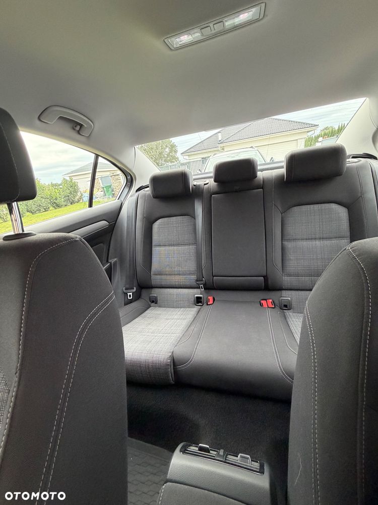 Volkswagen Passat - 29