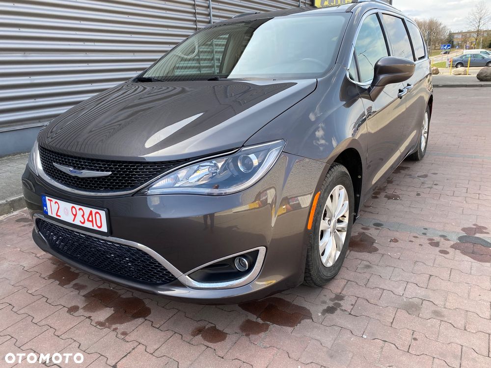 Chrysler Pacifica - 1