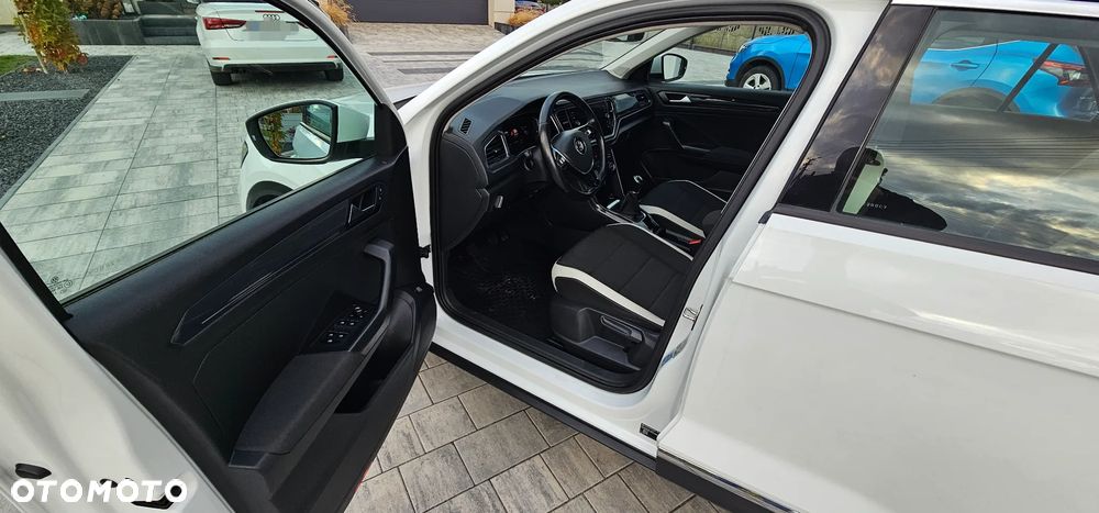 Volkswagen T-Roc - 12
