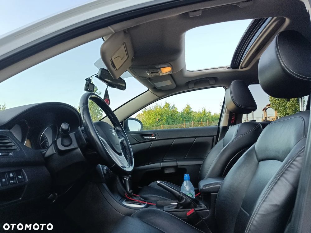 Suzuki Kizashi 2.4 4x4 CVT Sport - 8