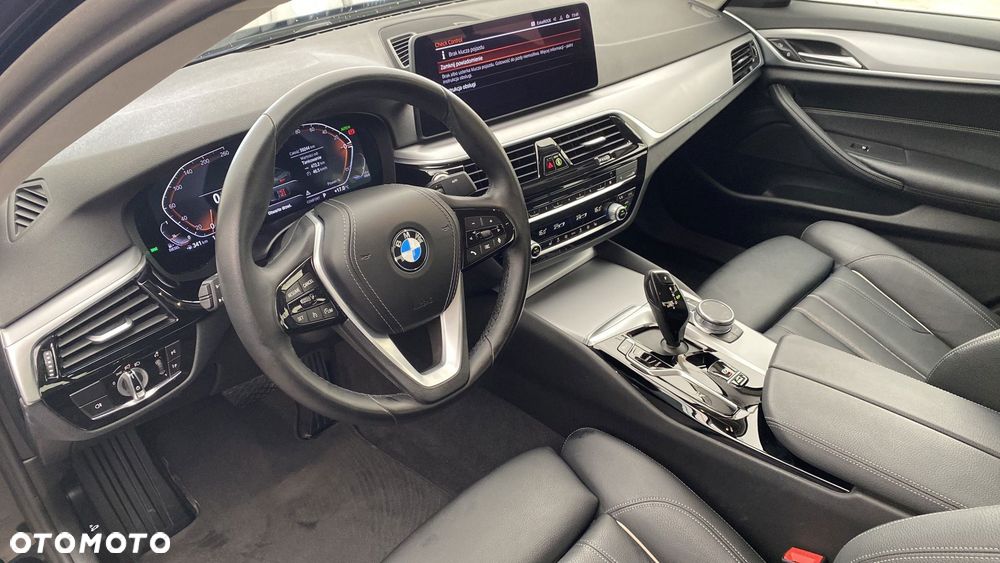 BMW Seria 5 520d xDrive MHEV - 10