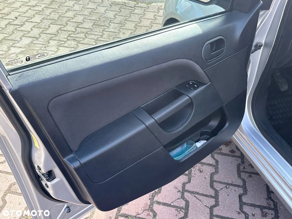 Ford Fiesta - 9