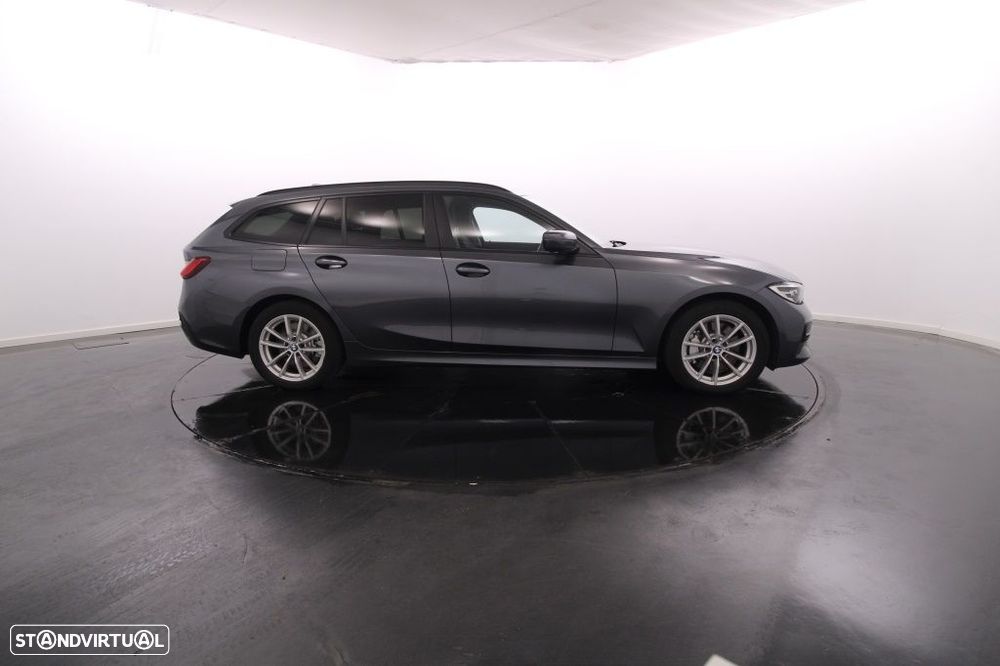 BMW 330 e Touring Auto - 9