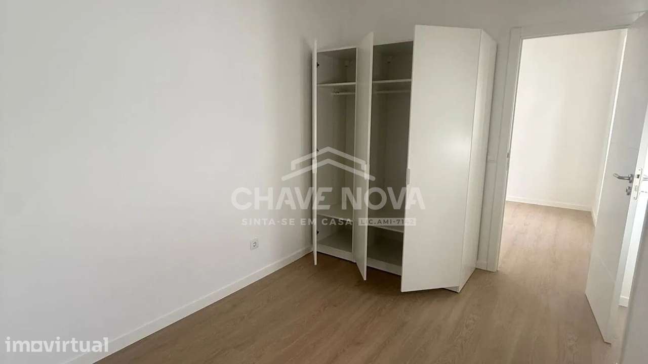 T2 no 1.º Piso com Terreno Privativo - Santa Maria de Lamas - Grande imagem: 3/10