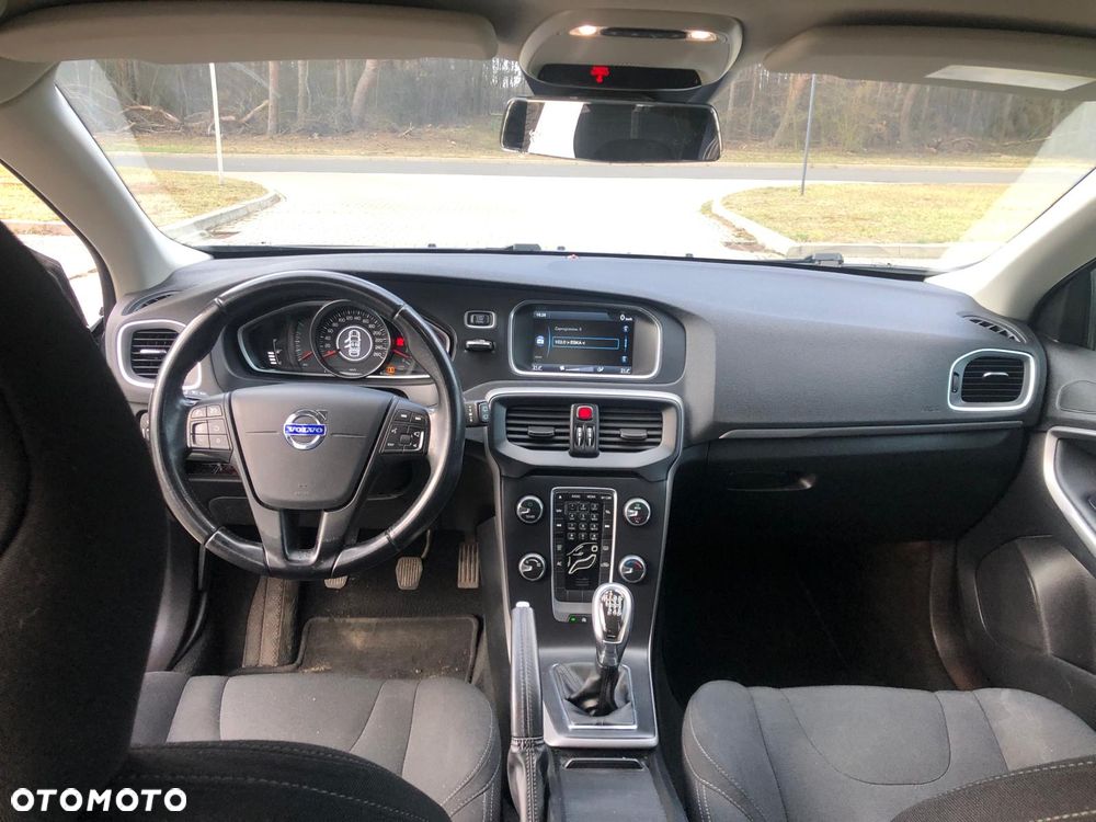 Volvo V40 D2 - 10