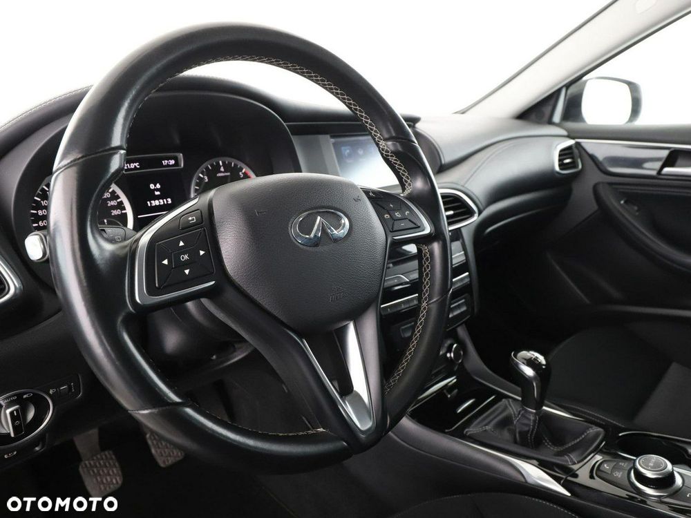 Infiniti Q30 - 15