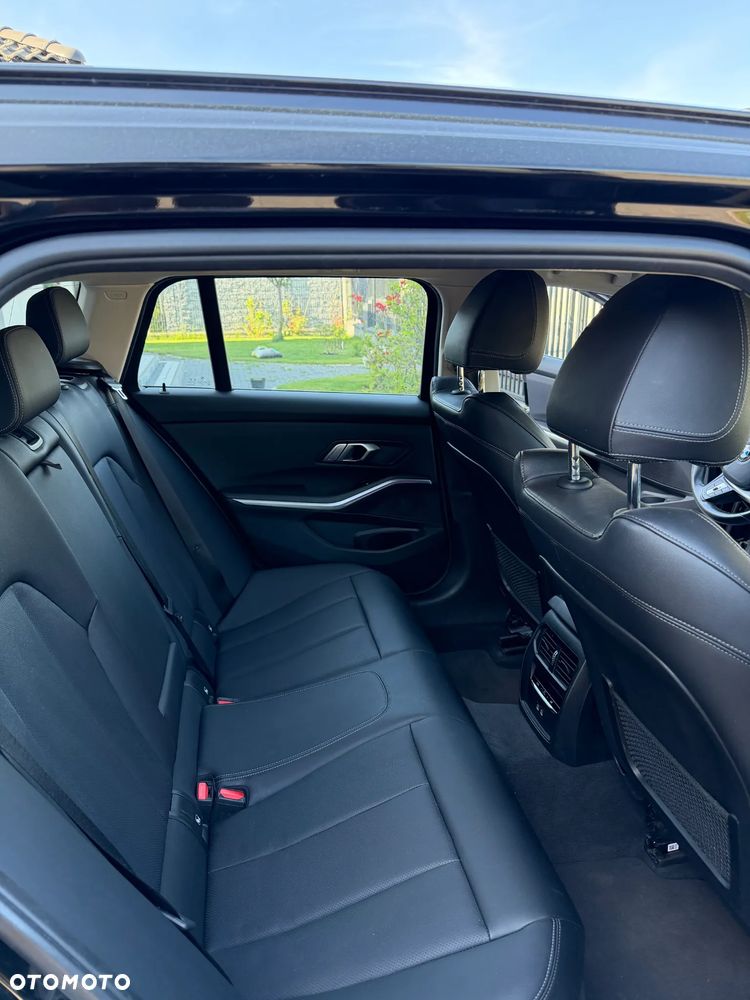 BMW Seria 3 318i Sport Line - 15