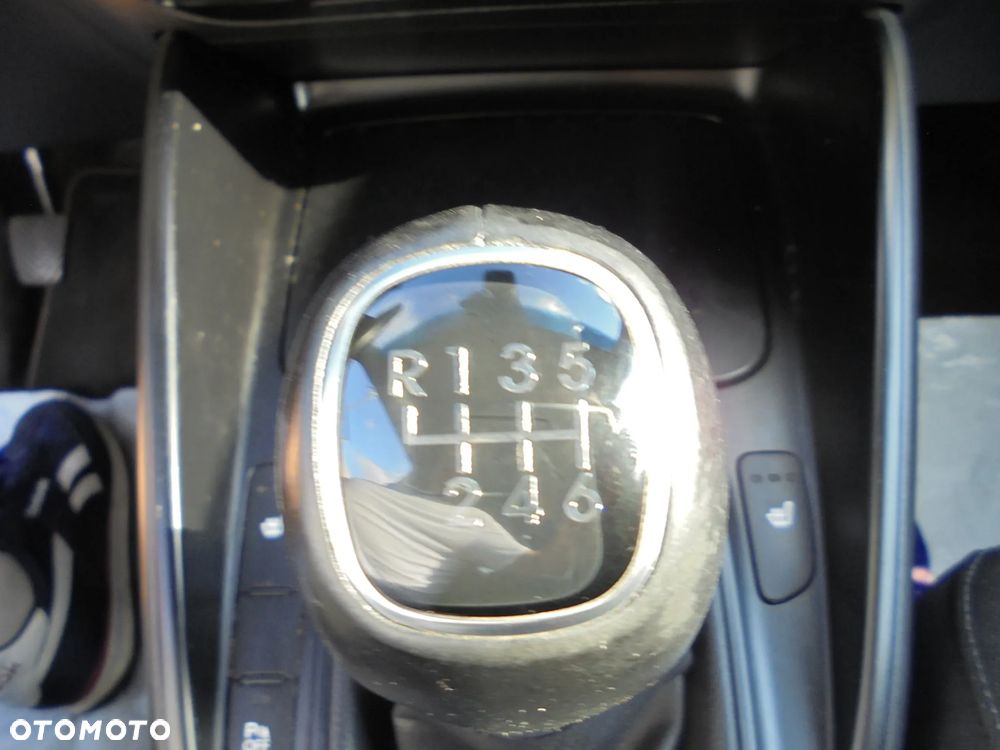 Kia Carens 1.6 GDI Edition 7 - 24