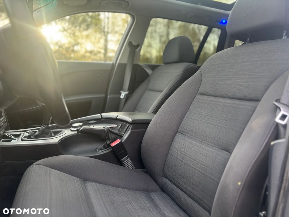 BMW Seria 5 523i - 10