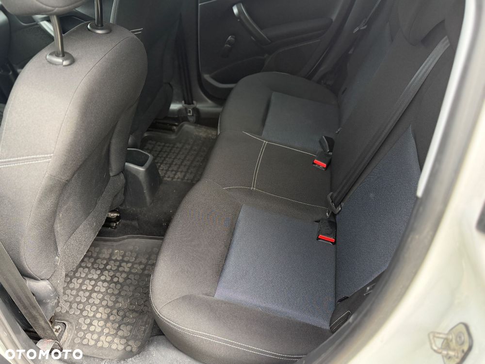 Peugeot 208 - 15