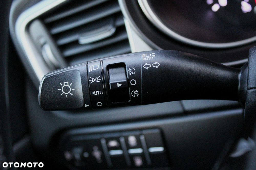 Kia Ceed 1.6 CRDi mHEV M - 20